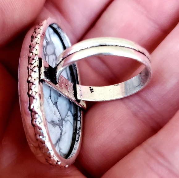 New Howlite 925 Silver Statement Ring. - Picture 10 of 12
